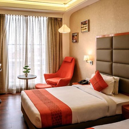 Dng The Grand Hotel Kanpur Esterno foto