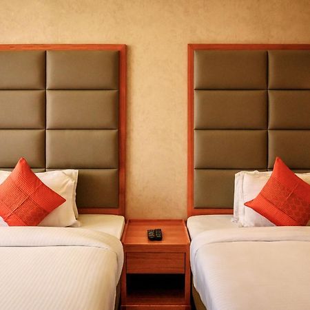 Dng The Grand Hotel Kanpur Esterno foto