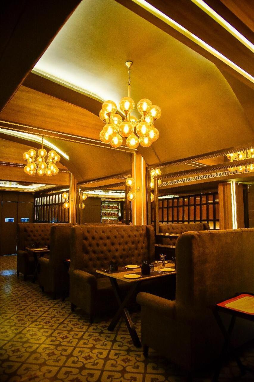 Dng The Grand Hotel Kanpur Esterno foto