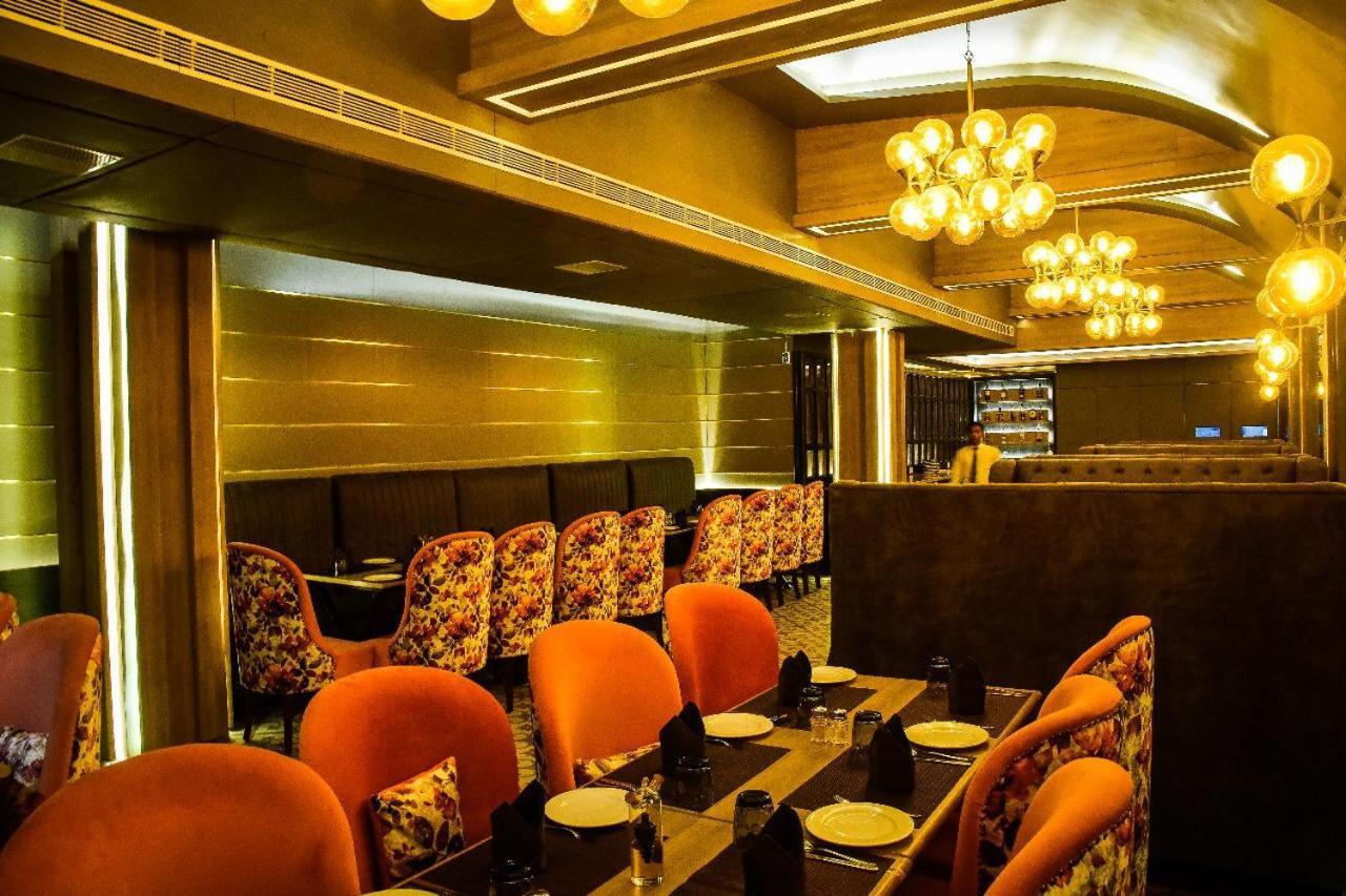 Dng The Grand Hotel Kanpur Esterno foto