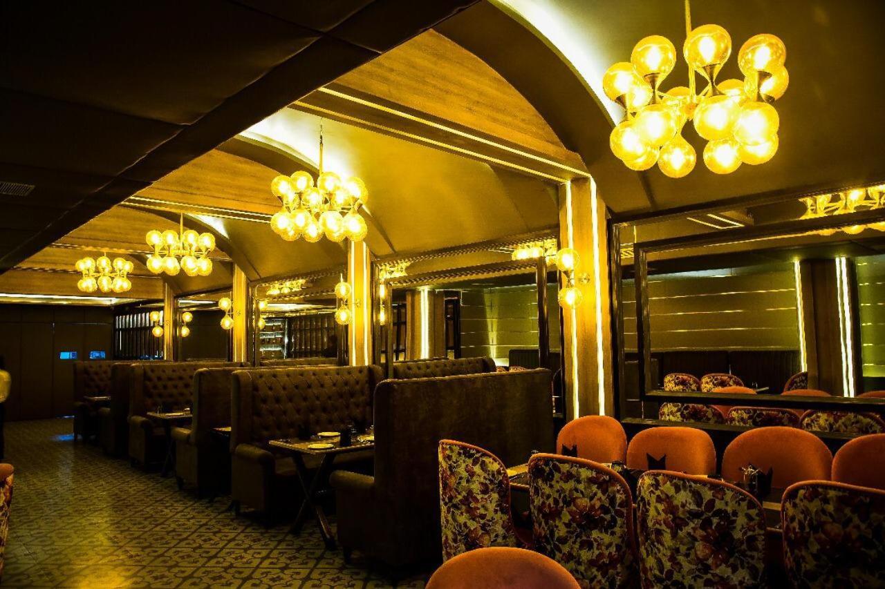 Dng The Grand Hotel Kanpur Esterno foto