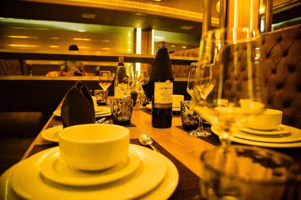 Dng The Grand Hotel Kanpur Esterno foto