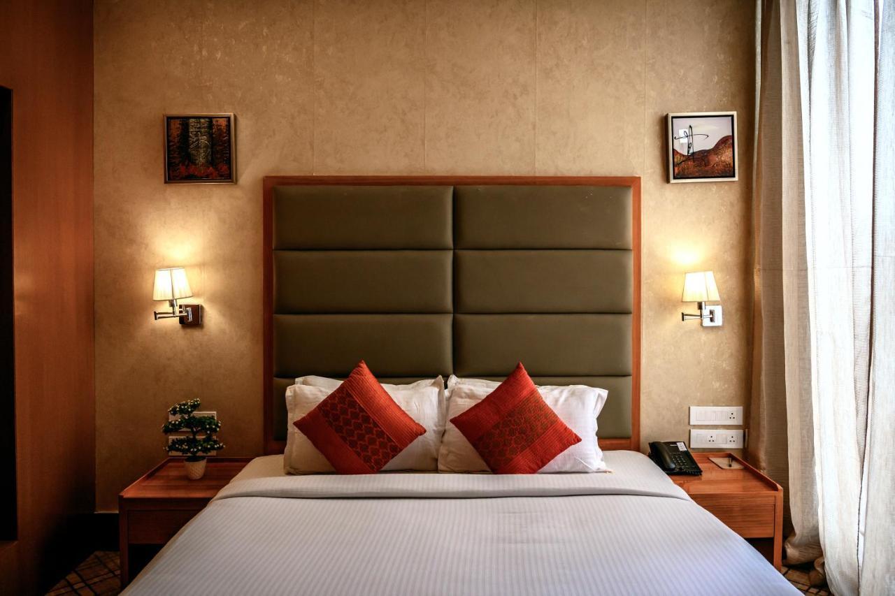 Dng The Grand Hotel Kanpur Esterno foto