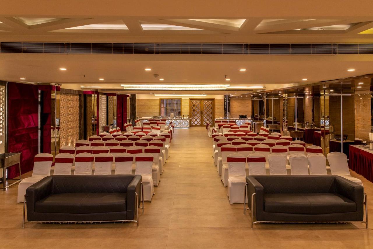 Dng The Grand Hotel Kanpur Esterno foto